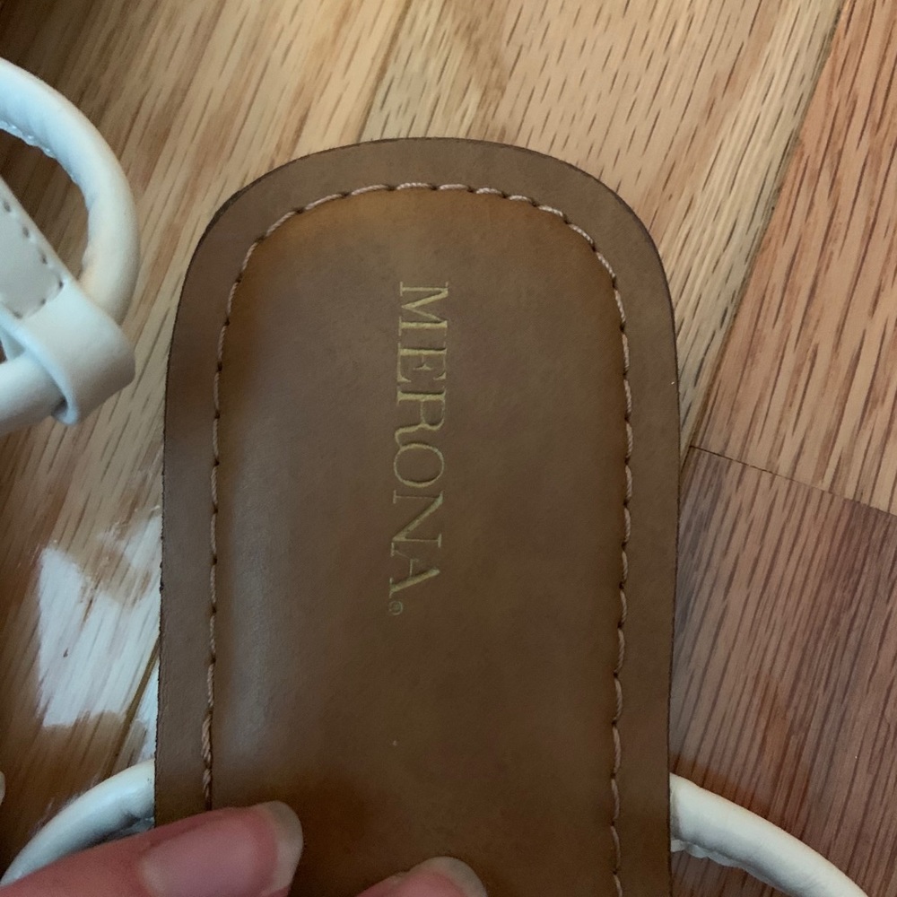 Sandals - never warn - Picture 2 of 3